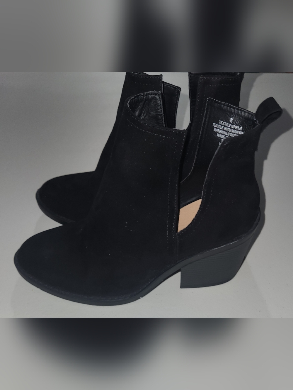 Mossimo Faux Suede Chelsea V Cut Ankle Boots Size 8